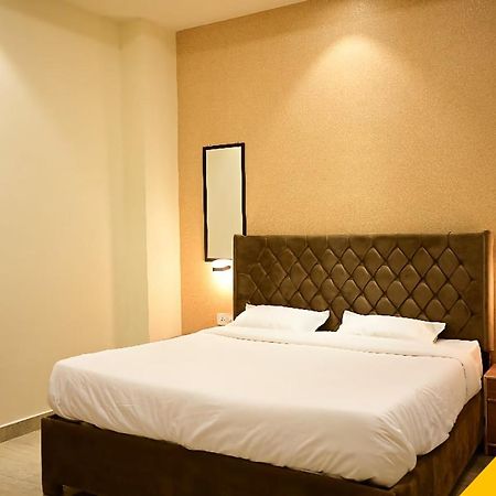 בארילי Hotel Kapson Palace מראה חיצוני תמונה